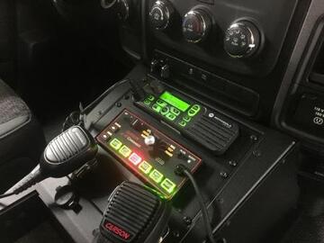 Installation de radio mobile dans la console centrale